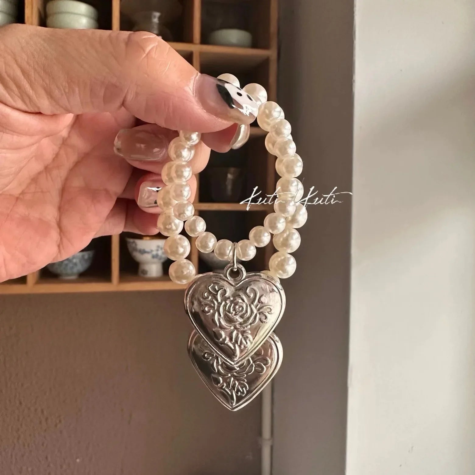 Pärlhalsband till samlarfigur – söt accessoar i metall och plyschstil