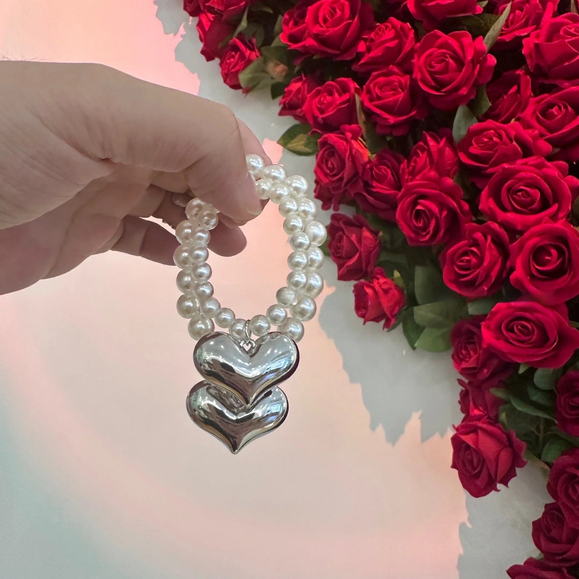 Pärlhalsband till samlarfigur – söt accessoar i metall och plyschstil