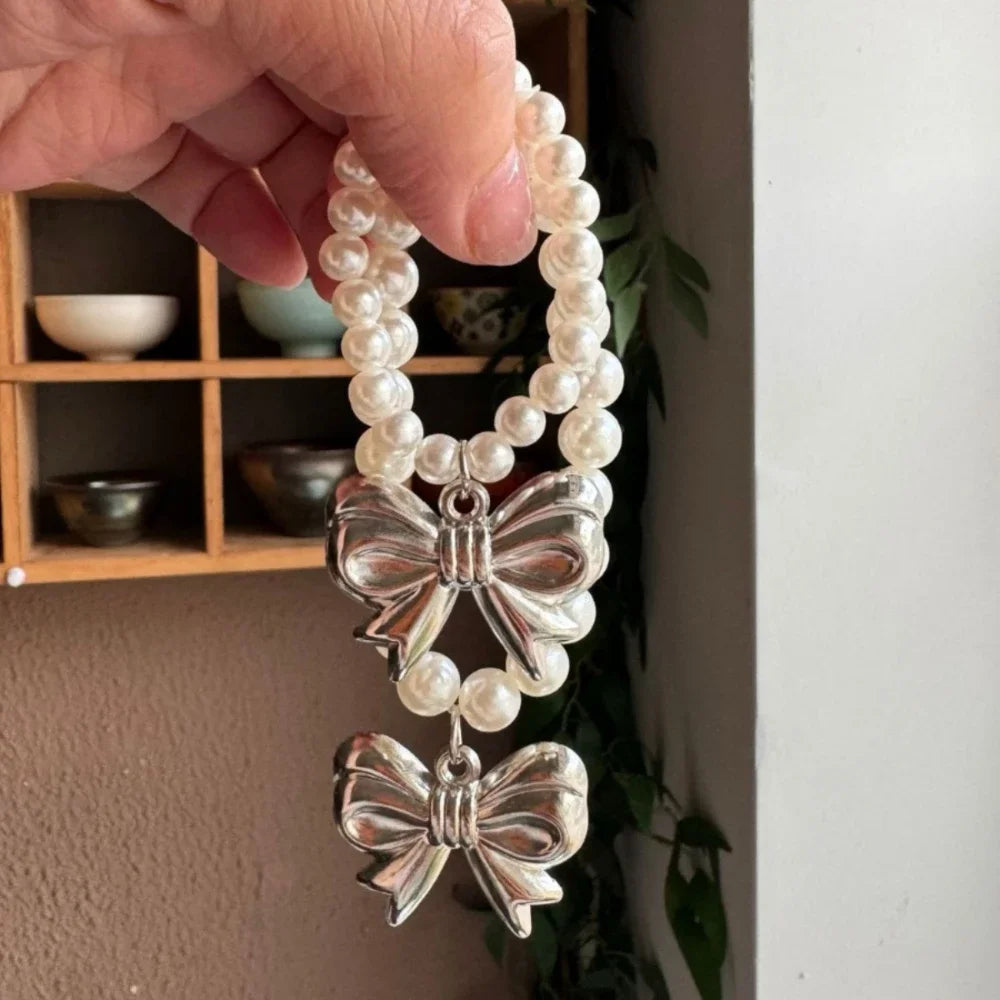 Pärlhalsband till samlarfigur – söt accessoar i metall och plyschstil