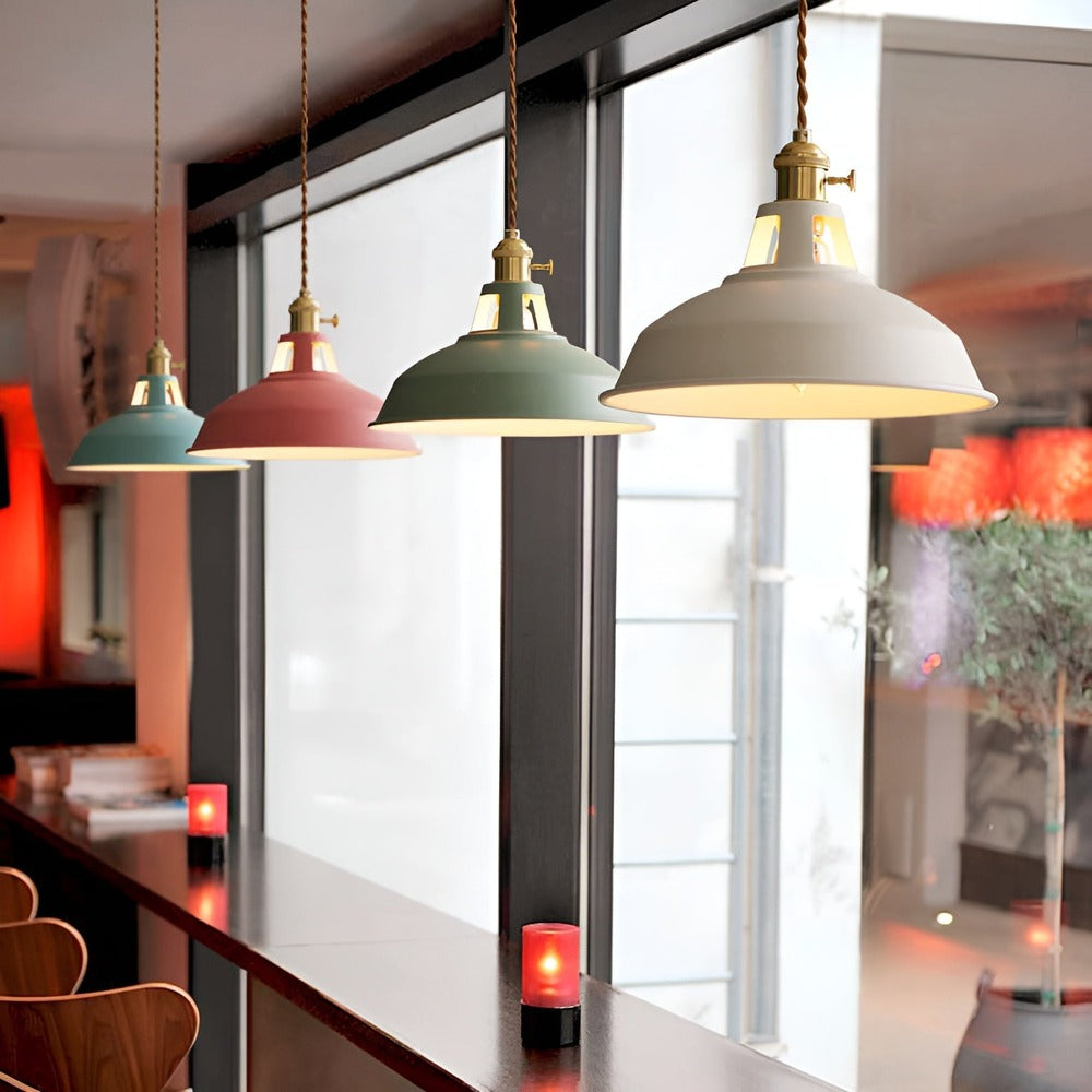 ForgeGlow – Industriell Retro Taklampa med Färgaccent