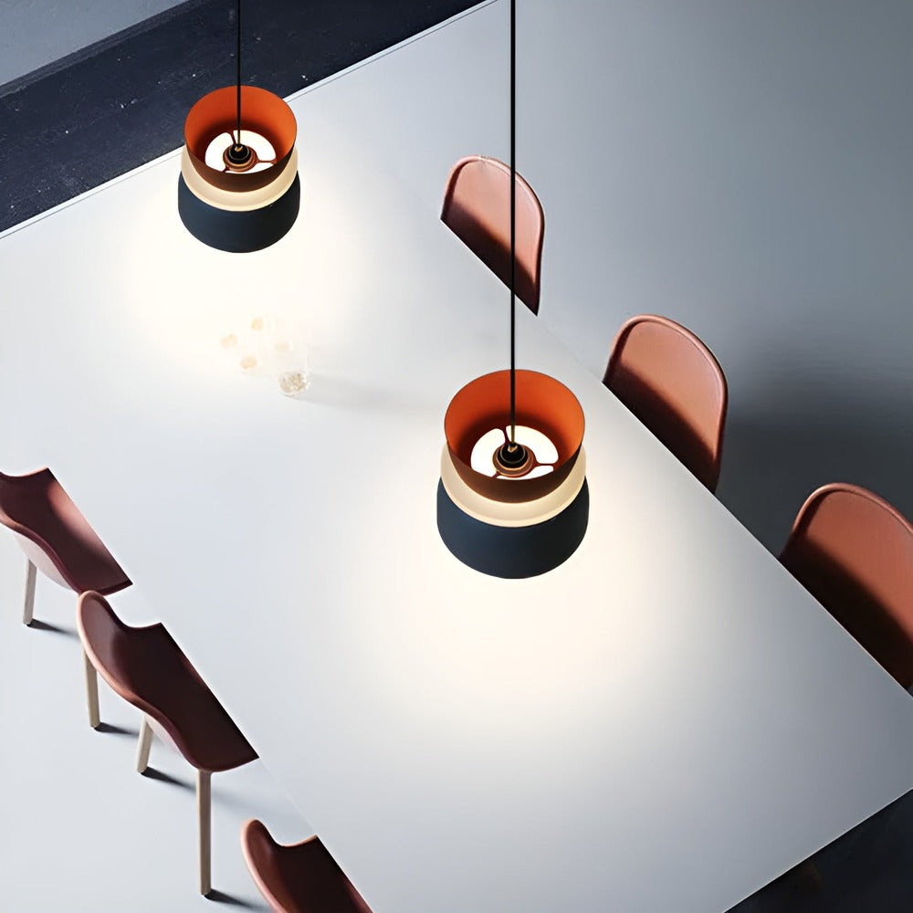 NovaHue – Modern LED Pendellampa i Metall för Varm och Livfull Belysning